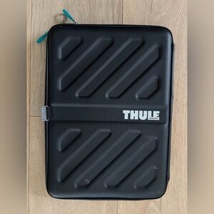 Thule Gauntlet hard shell laptop sleeve